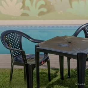 MESA NERINA CUADRADA NEGRA